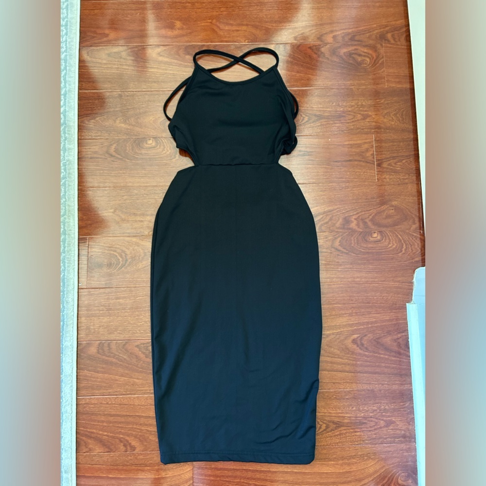 Black Dress with Crisscross Straps and Ruched Back - Picture 7 of 9